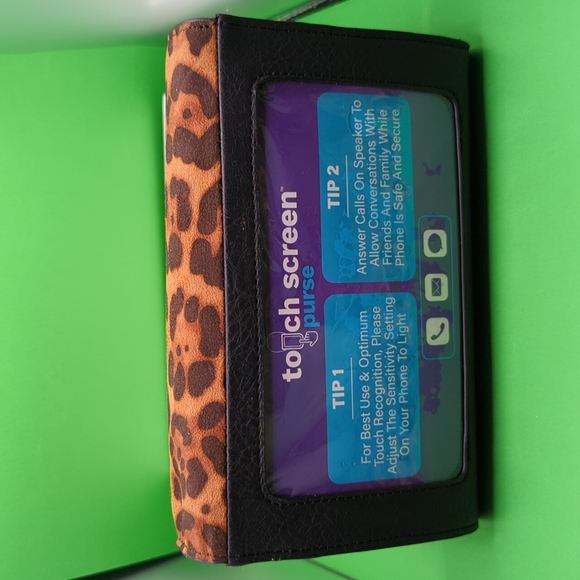 Touchscreen Purse (brand new, leopard) - Picture 4 of 6